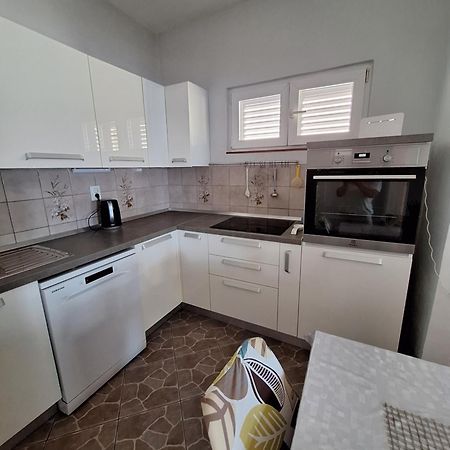 Apartmán Kuca Za Odmor Coccoli Karlobag Exteriér fotografie